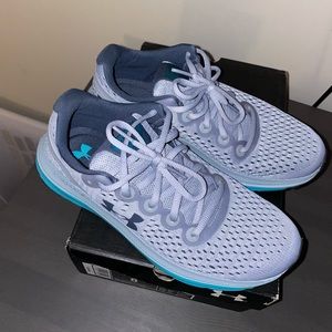 Under armour women’s size 8